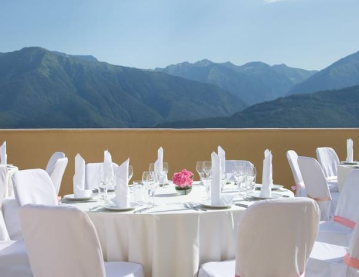 Открытая банкетная терраса - Отель Novotel Resort and Spa Krasnaya Polyana / Новотель Резорт и Спа Красная Поляна